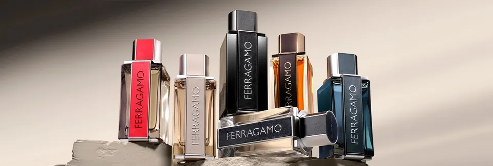 Ашық түсті тастағы алты ерлер Ferragamo хош иісінің құтысы