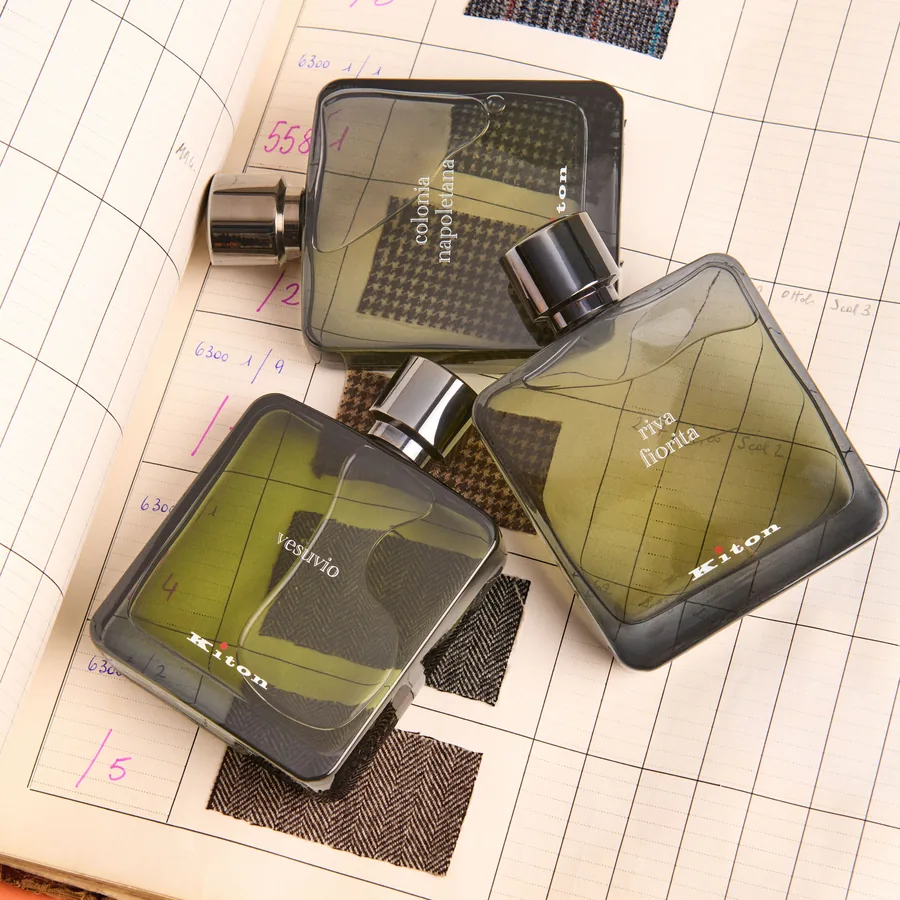 Мата үлгілері бар тігінші кітабындағы Kiton құтылары